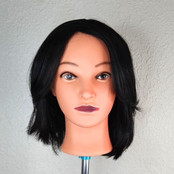 BOBBI BOSS Women's wig black color 13" - Picture 1 of 4